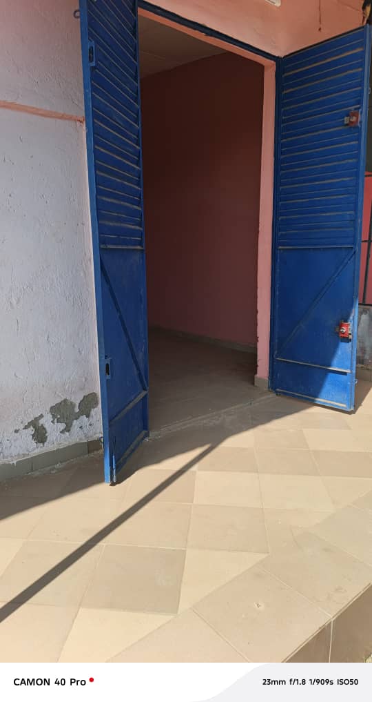 MAGASIN À LOUER Quartier : sinistré